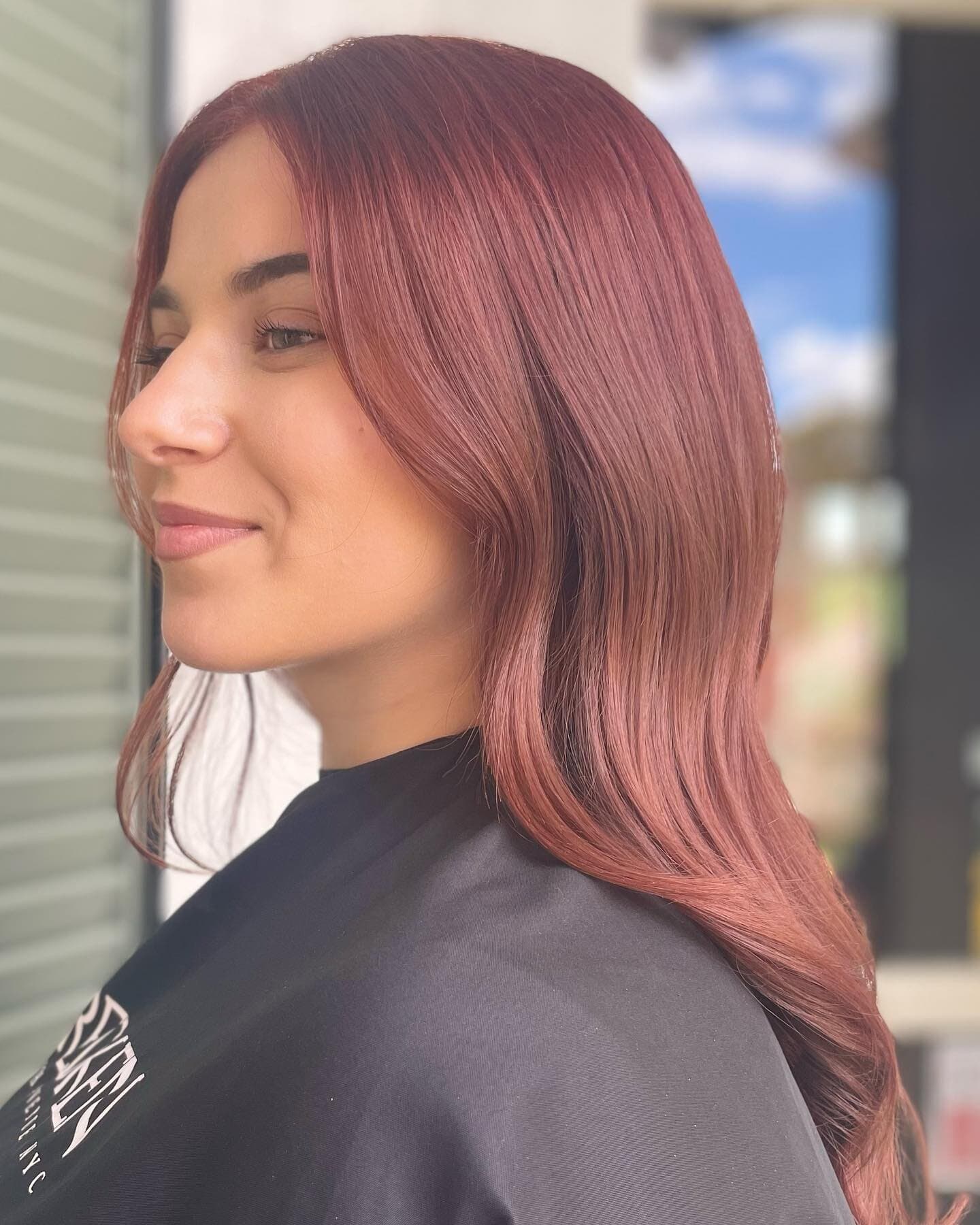 Balayage cu reflexii calde de aramă, lucrare Paula Zama