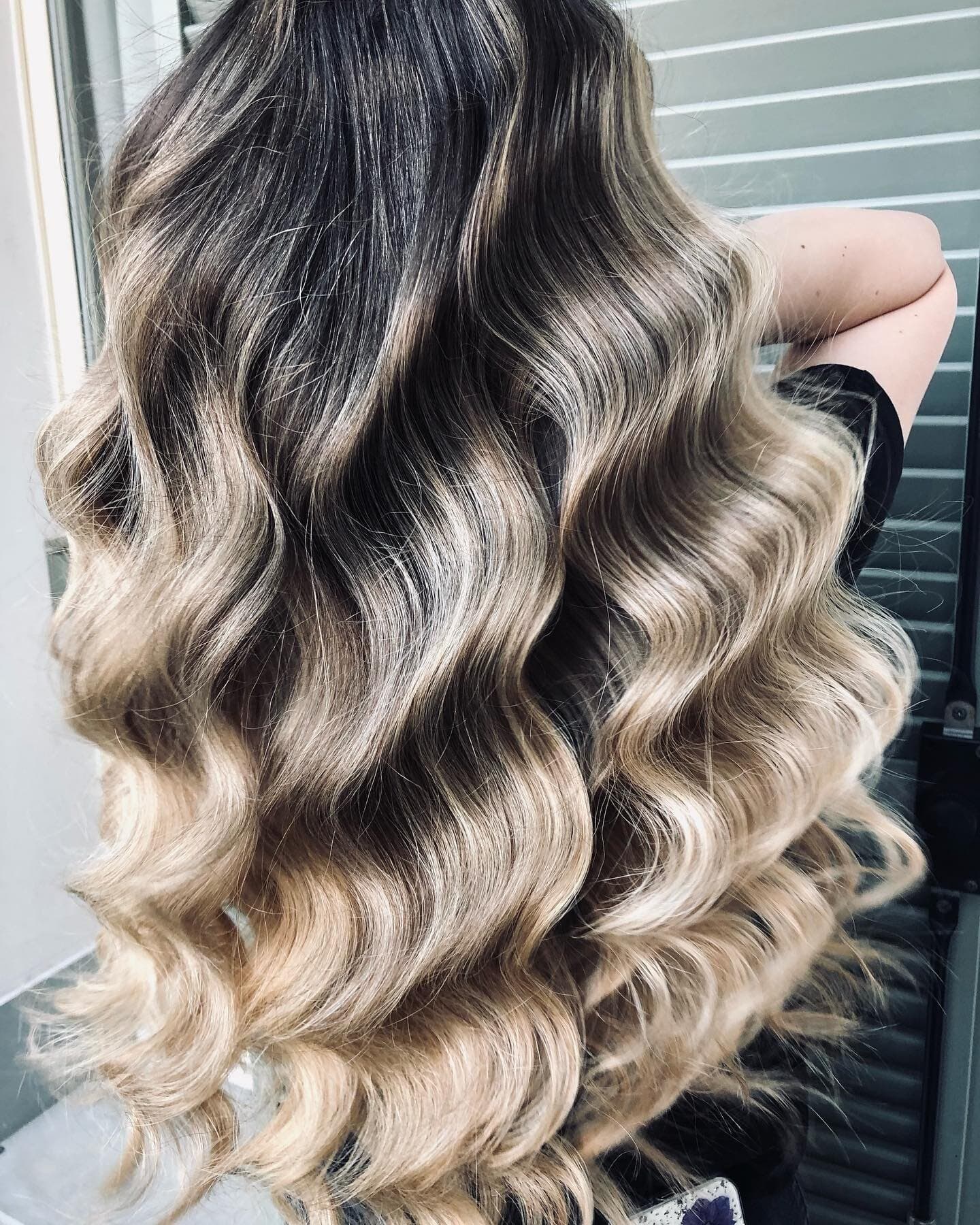 Ombré blond cu bucle definite
